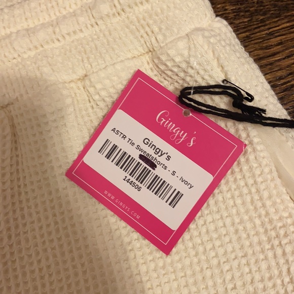 NWT ASTR The Label Hold Me Hoodie and Shorts Set - Picture 10 of 12